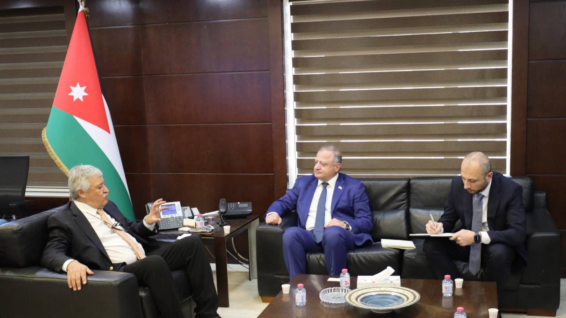 وزير النقل يبحث مع السفير الجورجي تعزيز التعاون في مجالات النقل