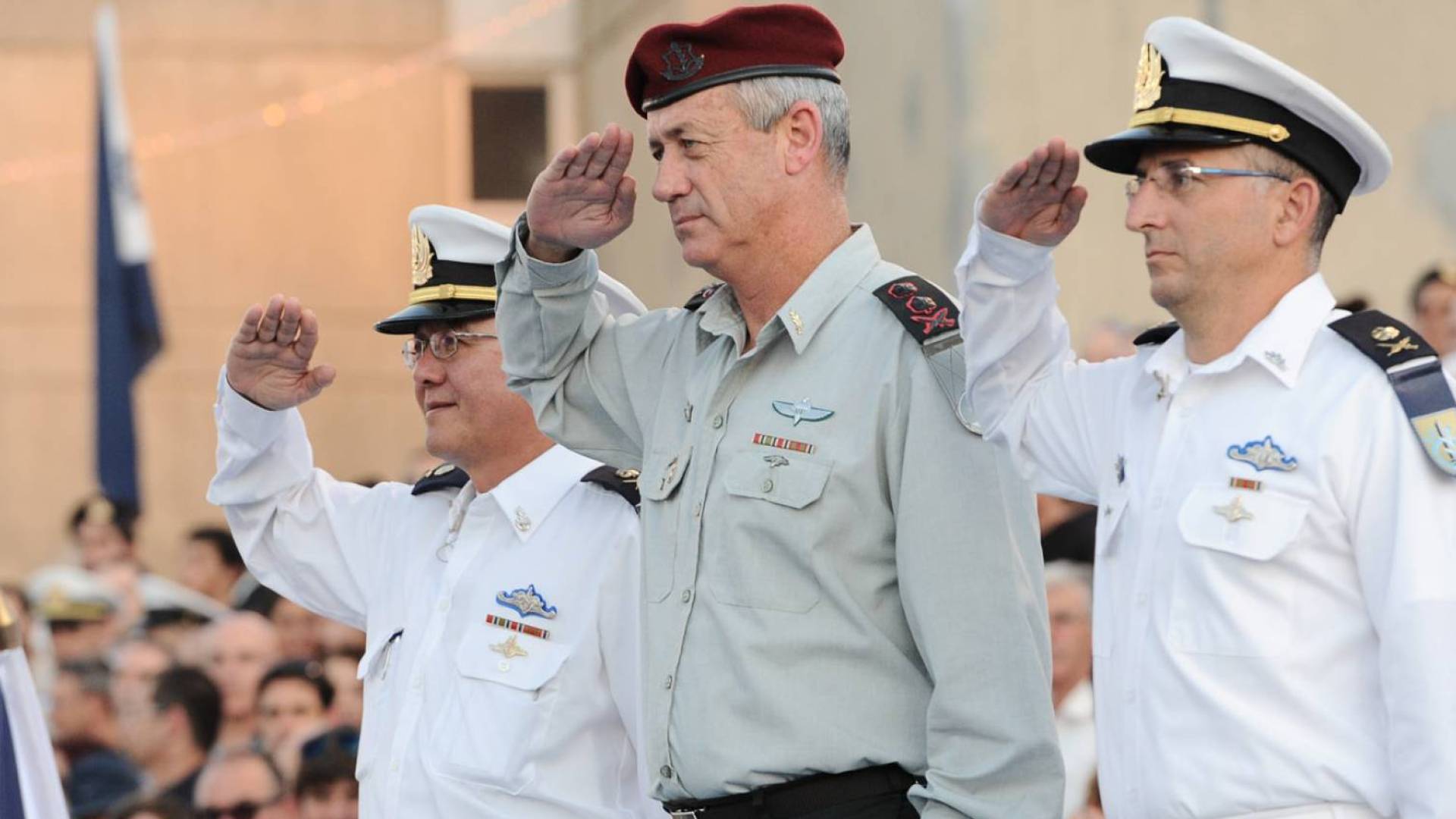 ضباط من جيش الاحتلال في قاعدة حيفا البحرية