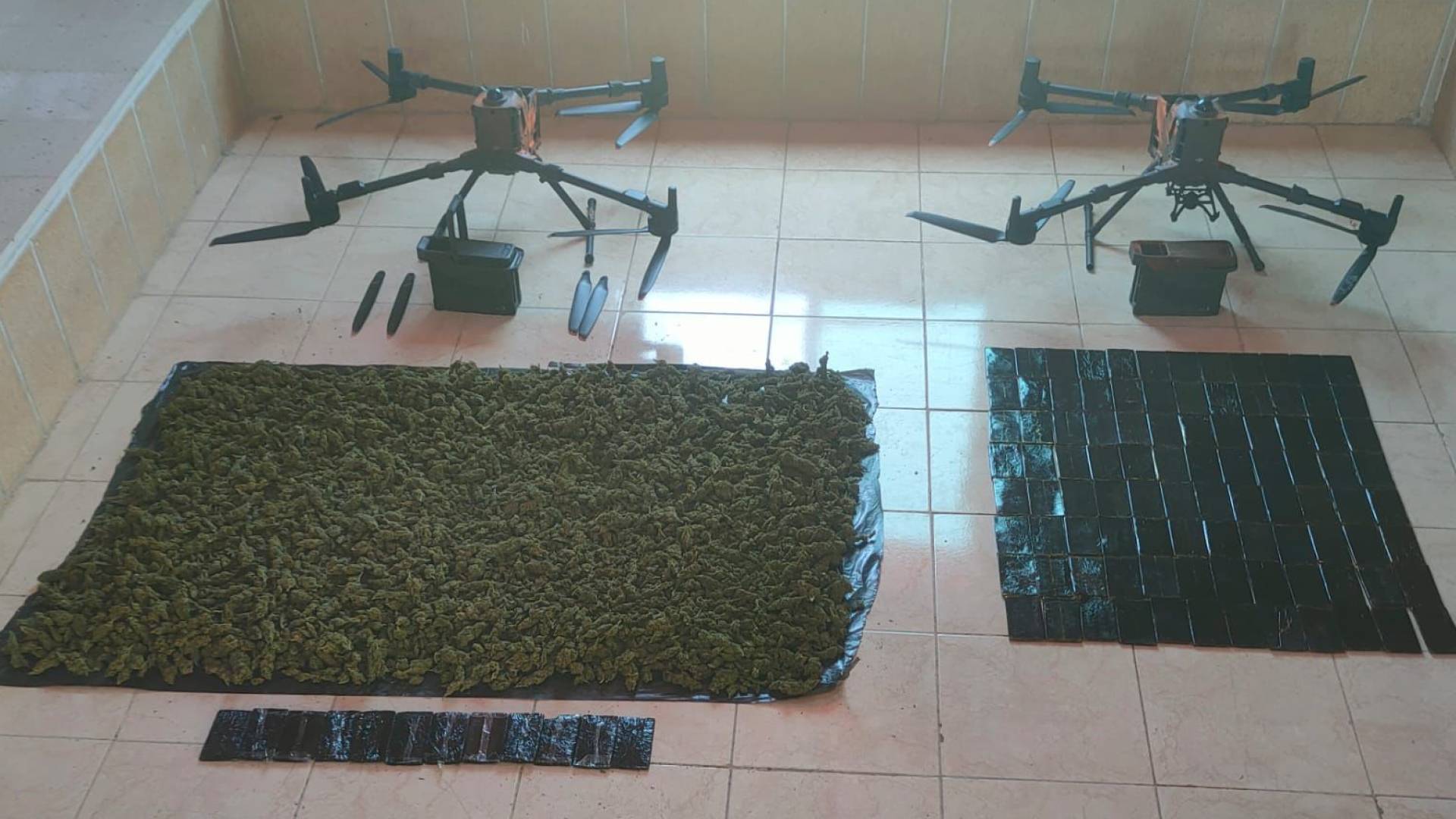 الجيش العربي: المنطقة العسكرية الجنوبية تحبط محاولة تهريب كمية كبيرة من المواد المخدرة بواسطة طائرتين مسيرتين