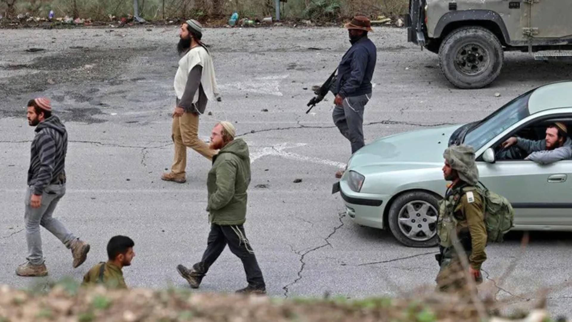 مستوطنون يحملون السلاح في شوارع الضفة الغربية