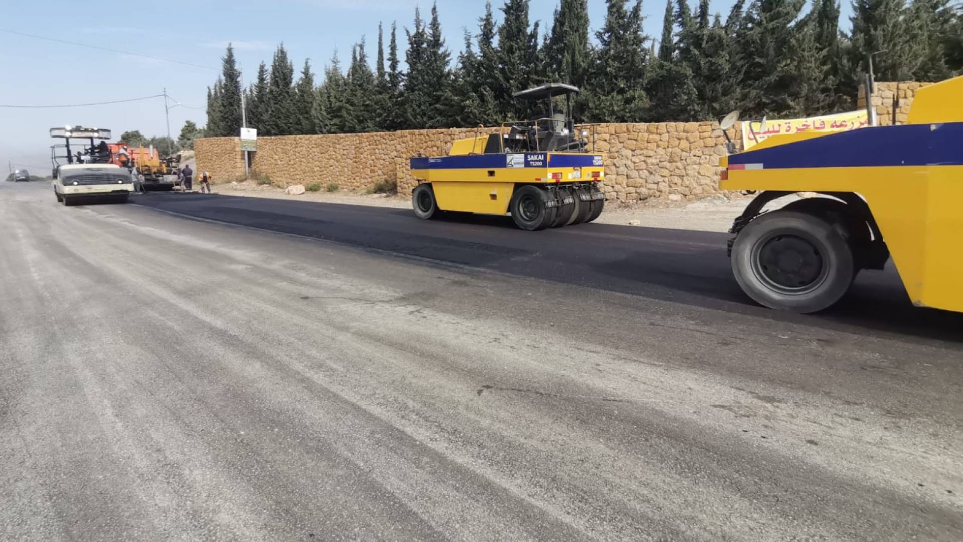 أعمال قشط وتعبيد في منطقتي بسمان و خريبة السوق يوم الاثنين