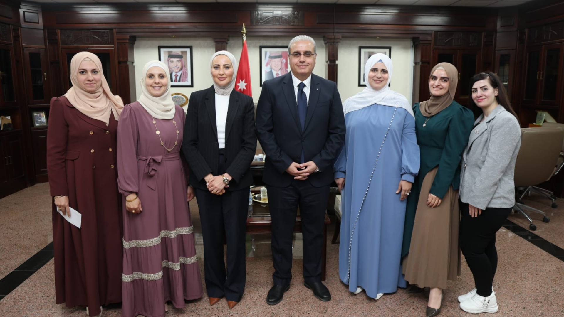 البدور يكرم الفائزين