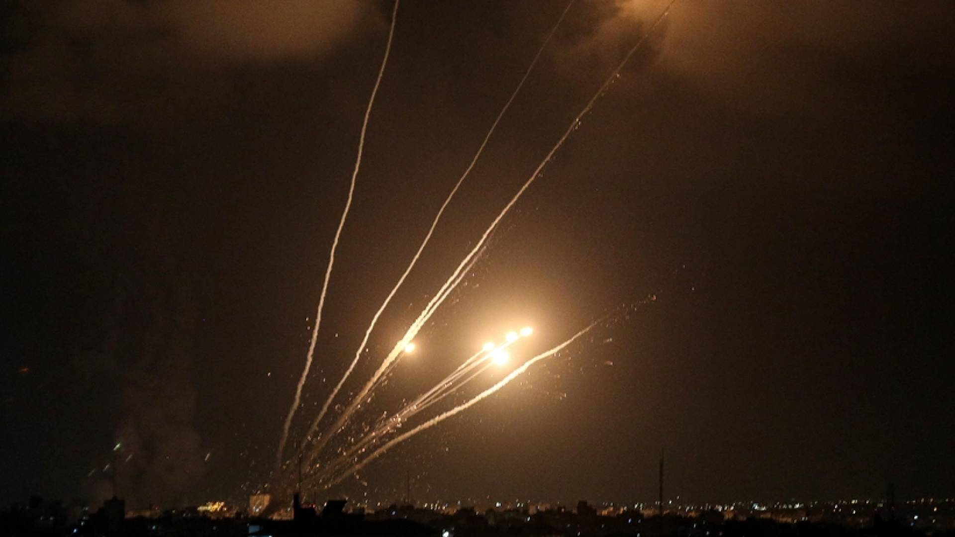 مراسل رؤيا: هجوم صاروخي كبير ورشقة واسعة من لبنان تستهدف الجليل والجولان المحتل