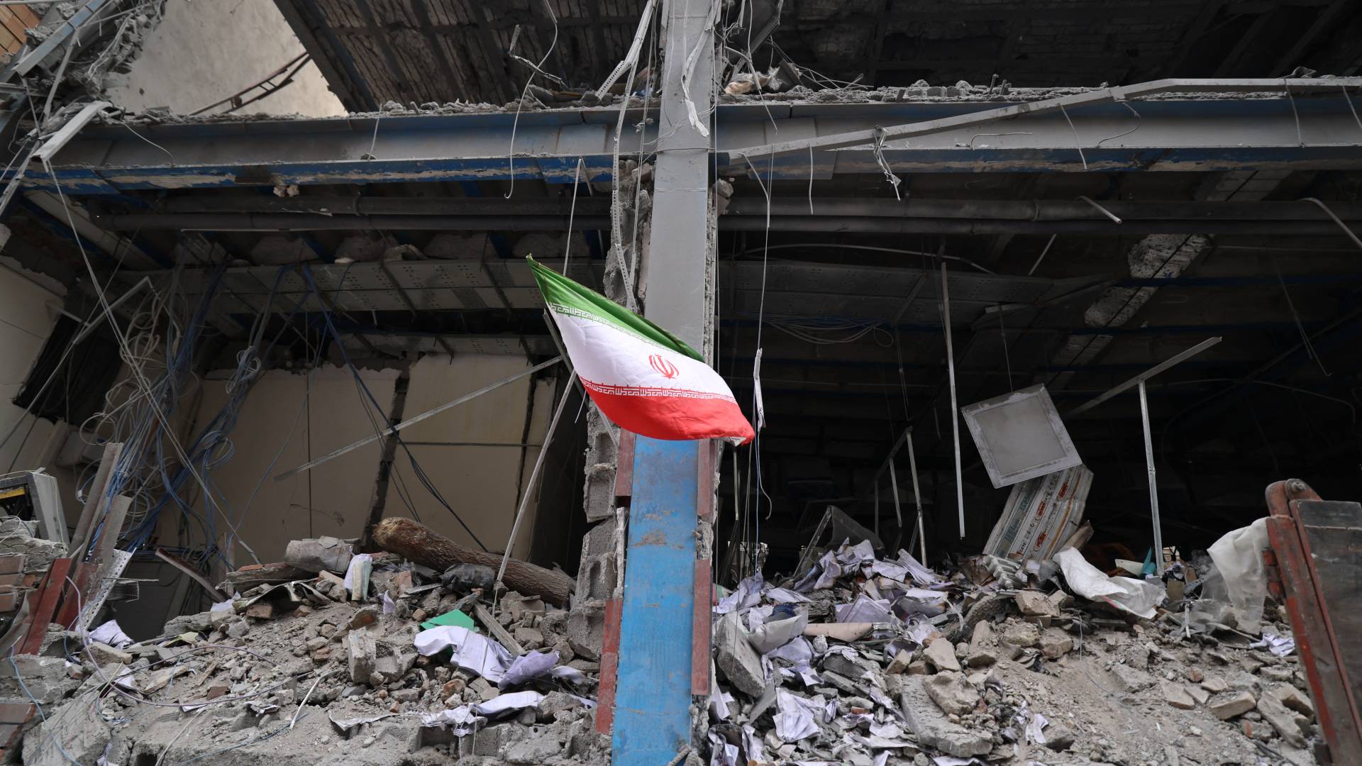 القصف على طهران