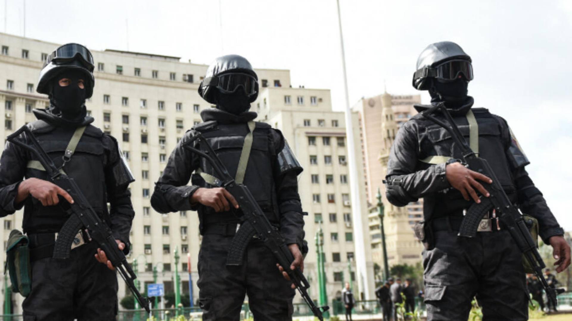 افراد من الشرطة المصرية