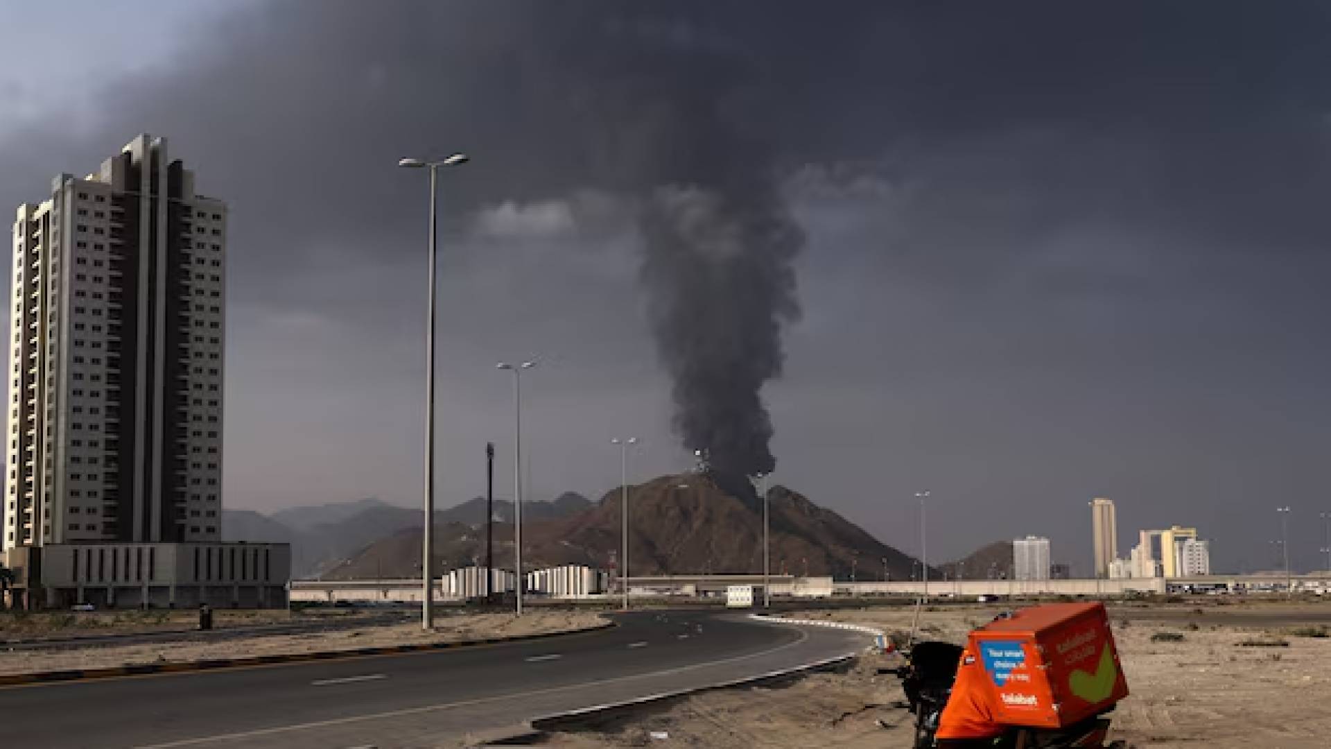 دخان يتصاعد في منطقة الفجيرة _أرشيفية