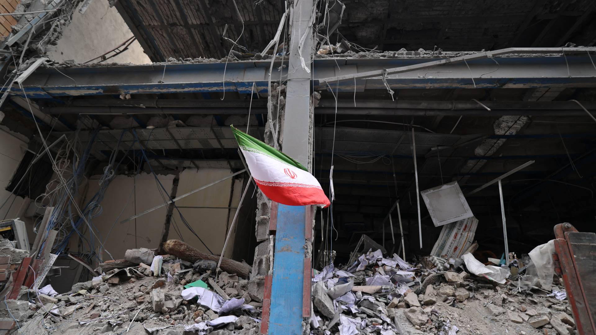 القصف على طهران