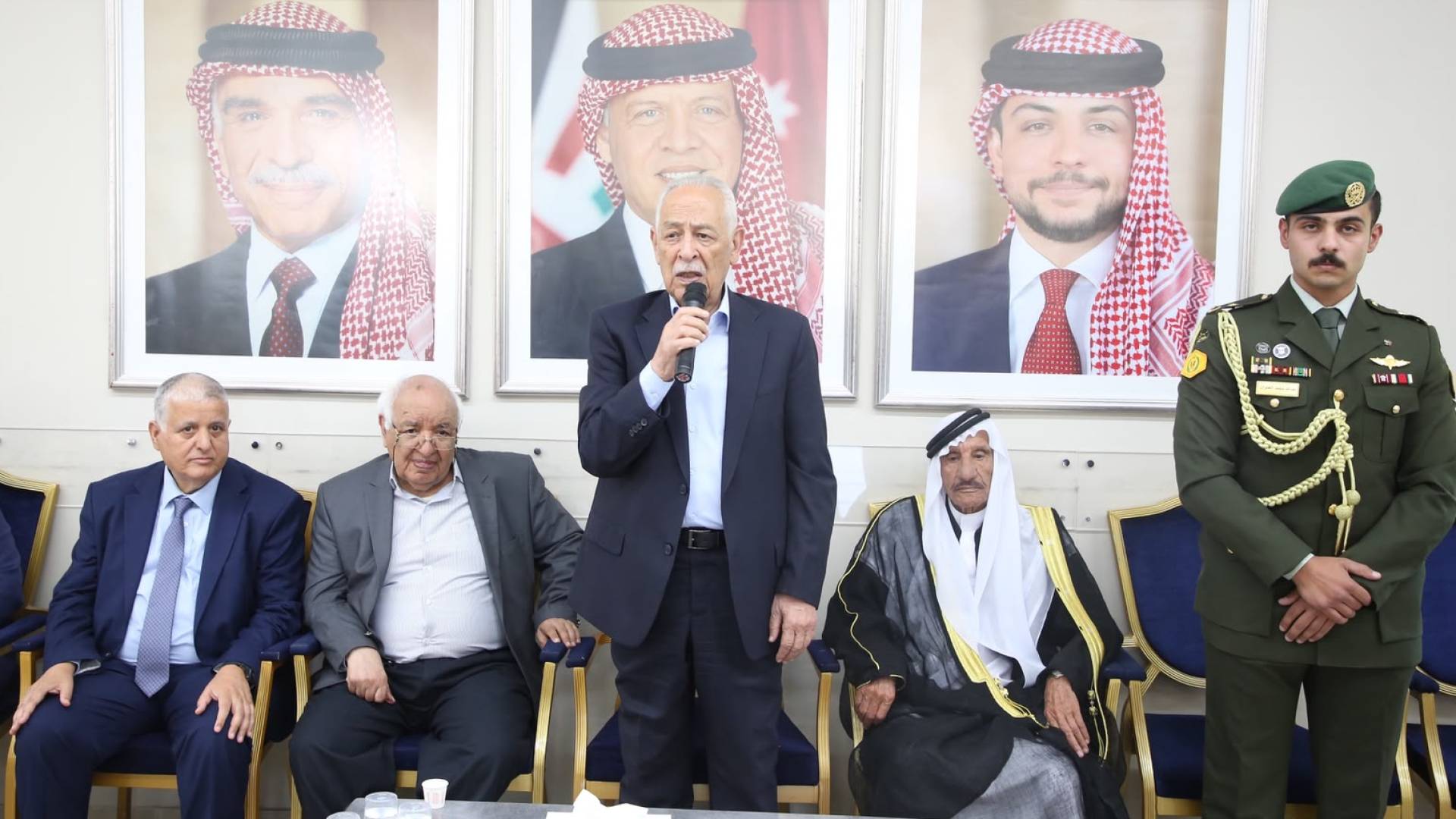 مندوبا عن الملك وولي العهد.. العيسوي يعزي عشيرة المعايطة