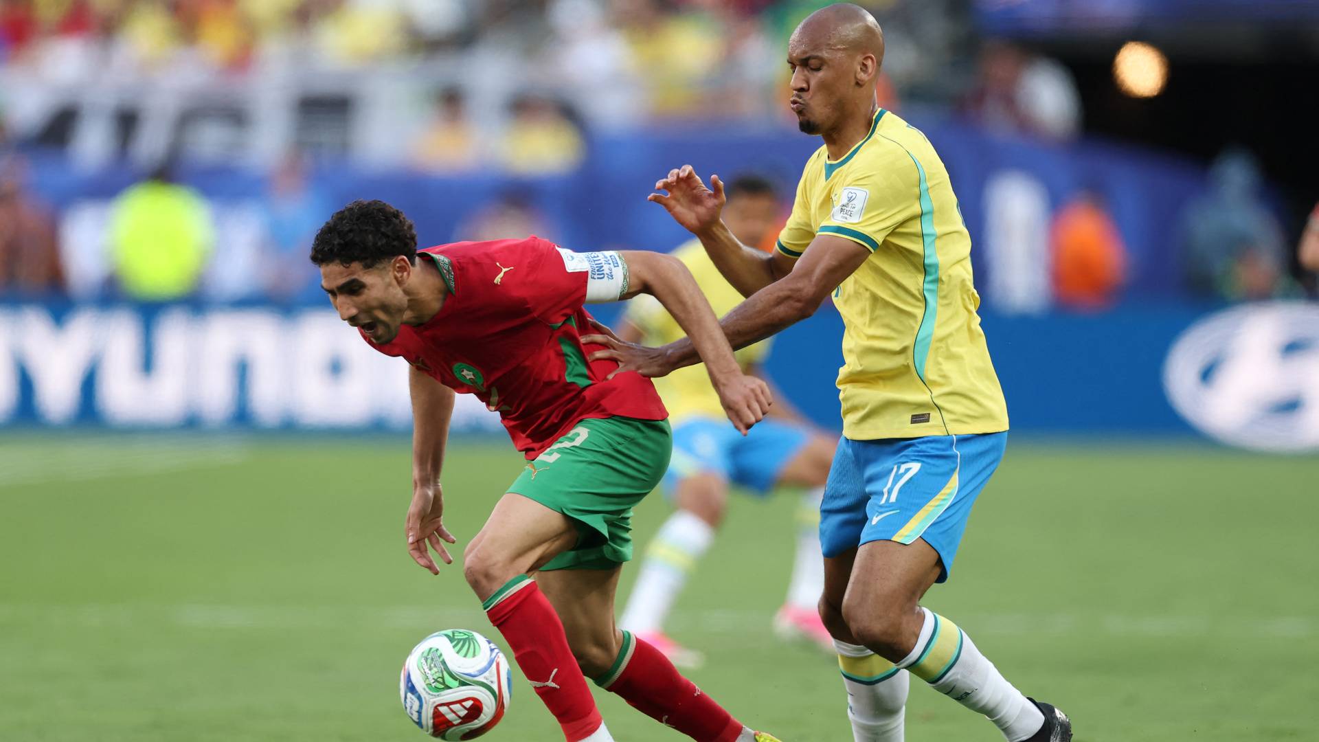 فابينيو يلاحق اللاعب المغربي أشرف حكيمي