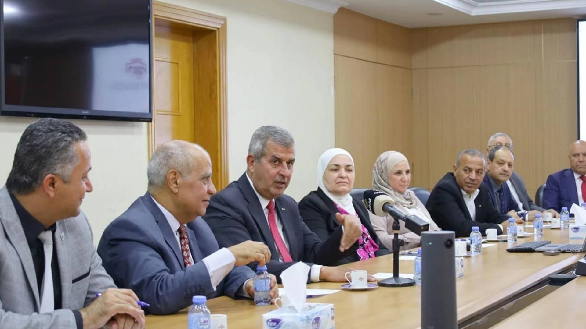 استراتيجية الطاقة 2025-2035: الخرابشة يعرض أمام "أعيان الطاقة" خطط استدامة القطاع والثروات المعدنية