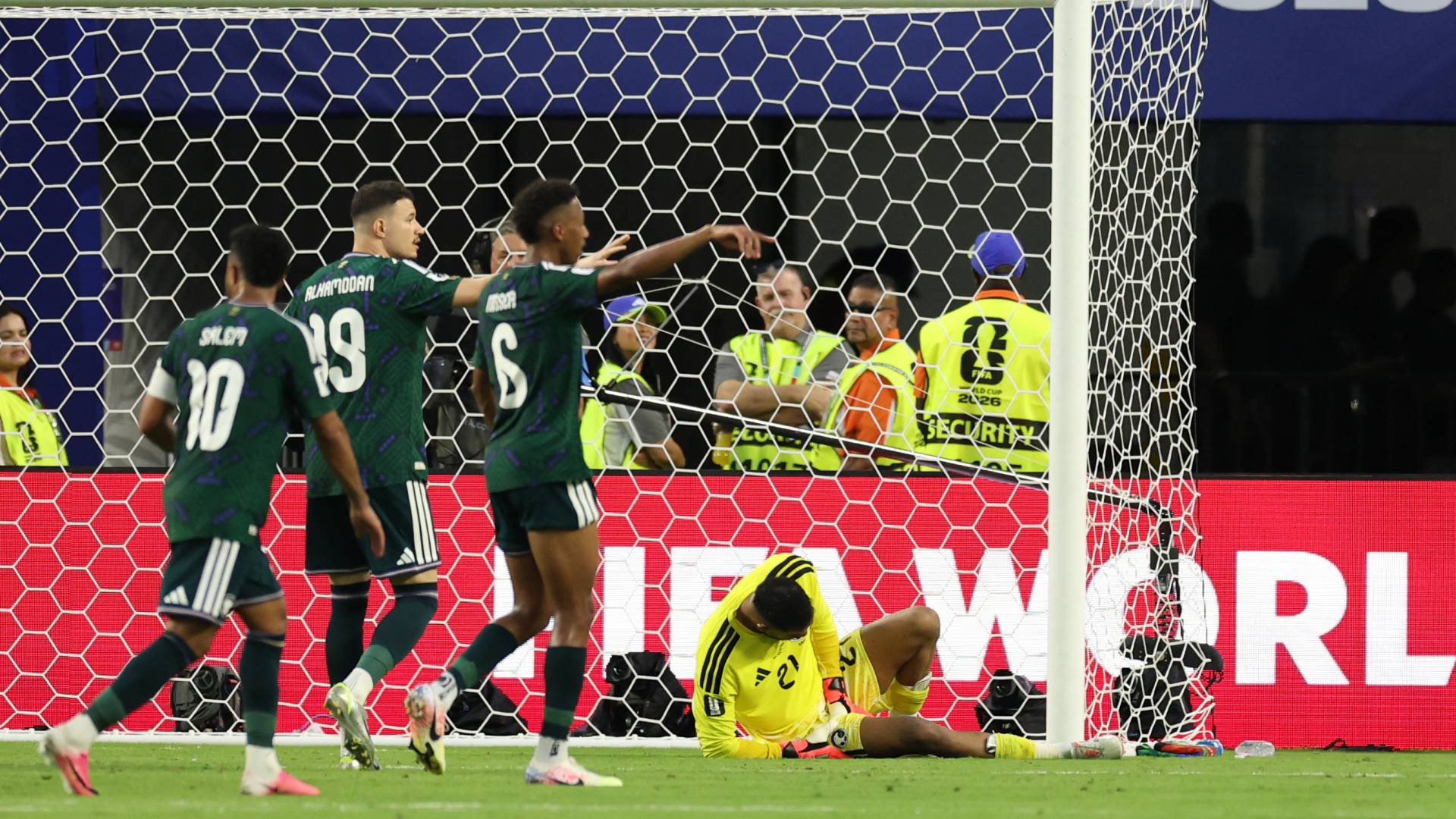 لاعبي المنتخب السعودي