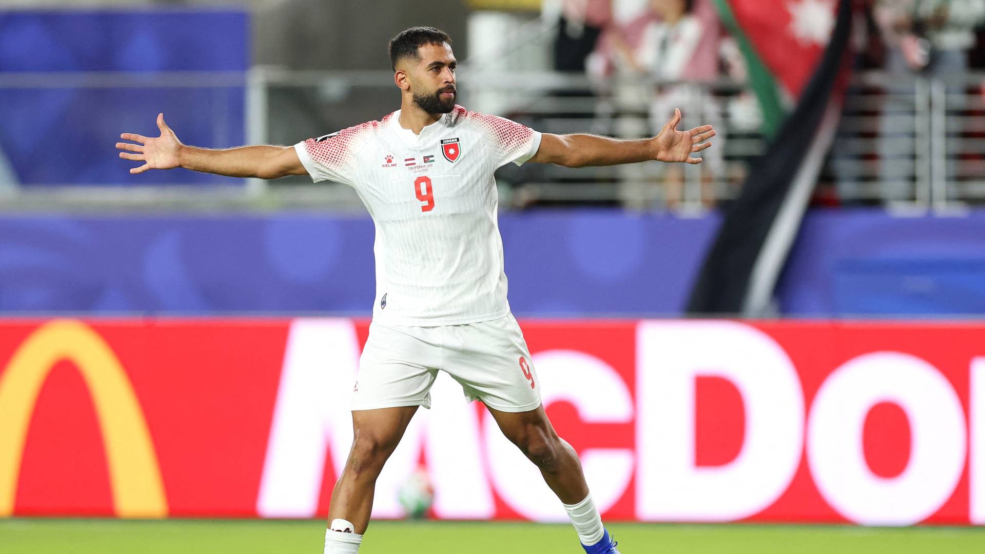 اللاعب علي علوان