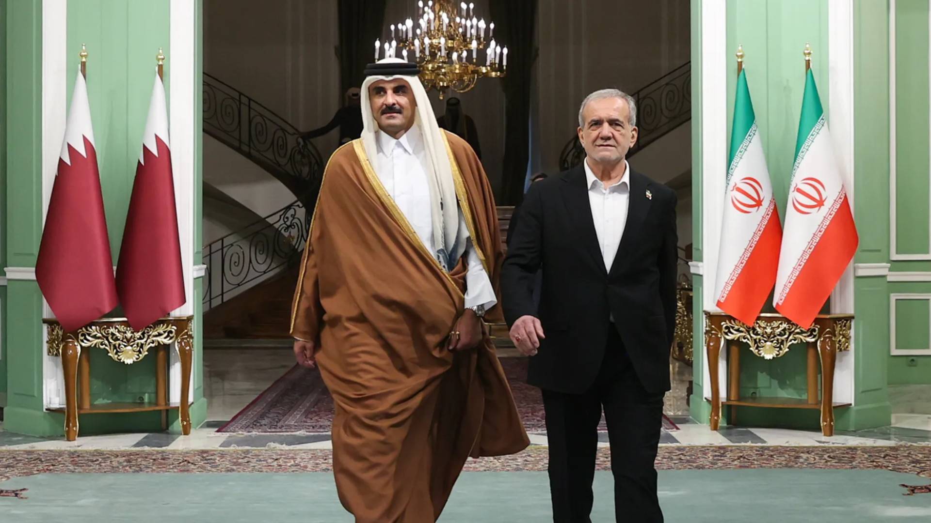 صورة تجمع أمير قطر والرئيس الإيراني