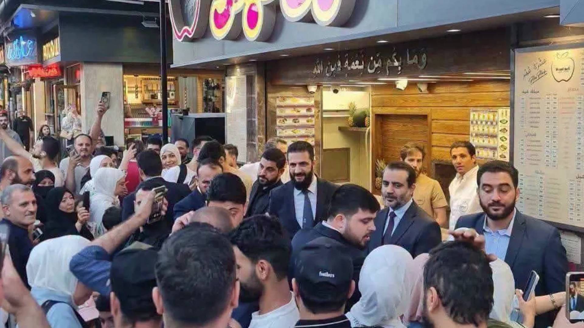 جولة أحمد الشرع بالشوارع الشعبية