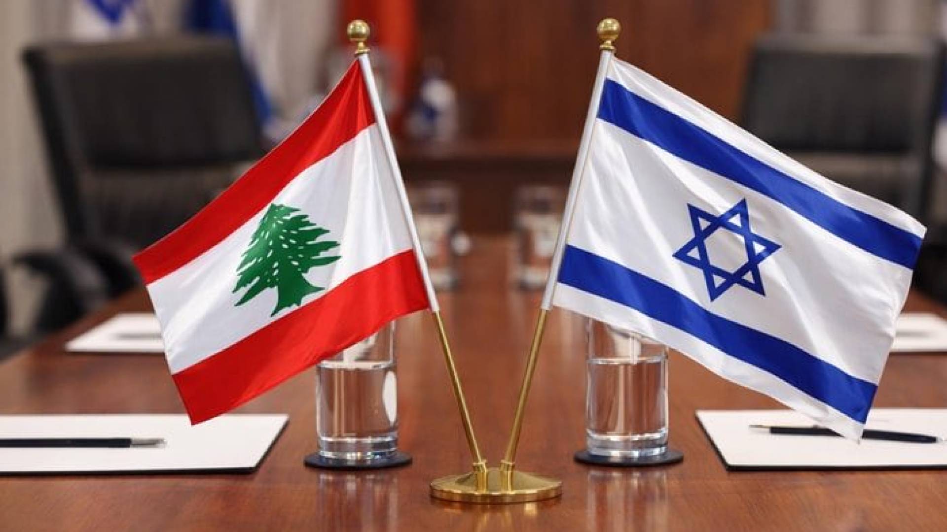 علم الاحتلال وعلم لبنان