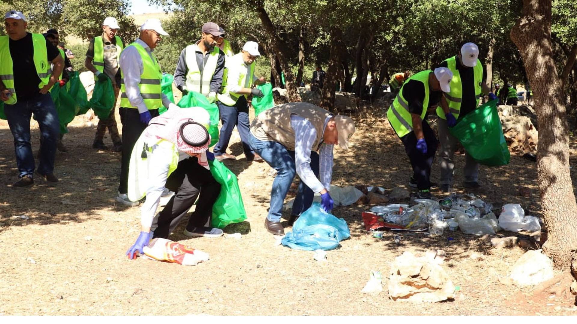 وزارة الأوقاف تنفذ حملة نظافة في غابات برقش