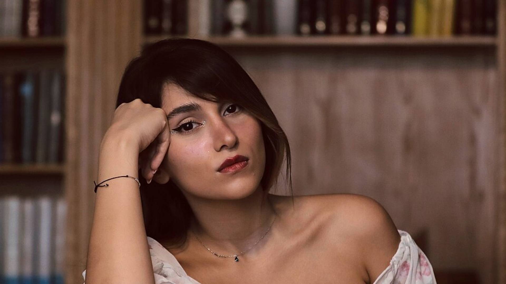 المغنية باراستو أحمدي
