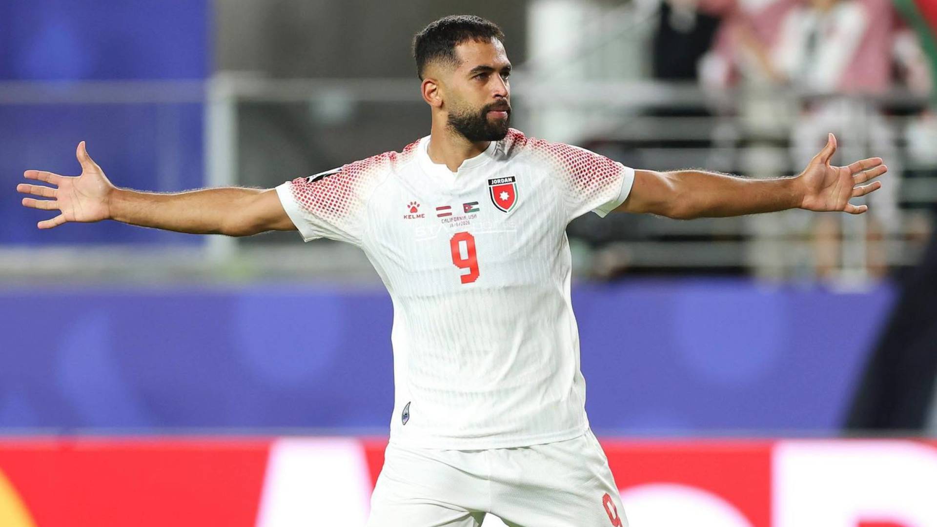 لاعب المنتخب الوطني علي علوان