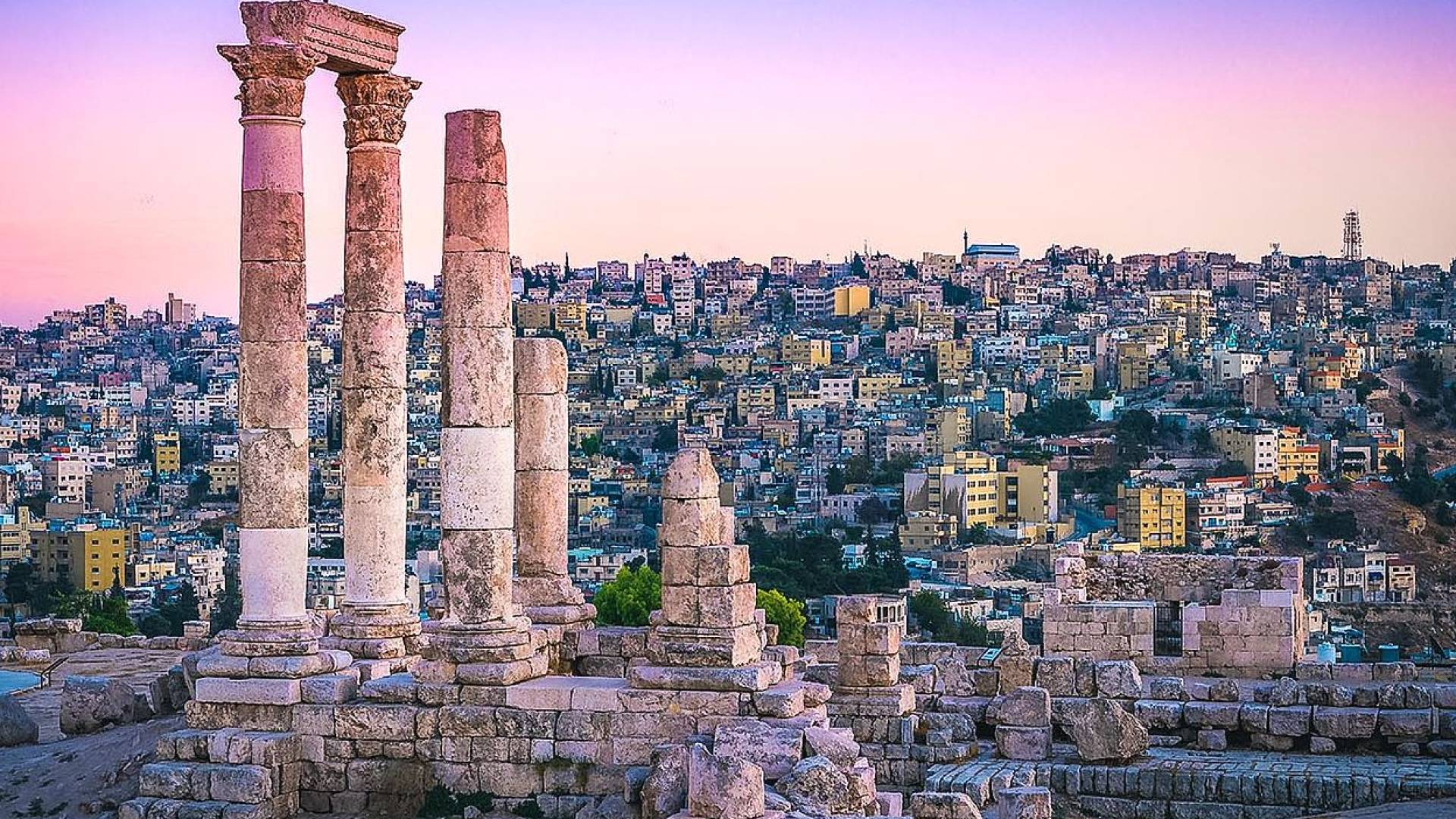 طقس العرب: انخفاض ملموس على الحرارة في عمان بـ 5 درجات وأجواء صيفية معتدلة الإثنين