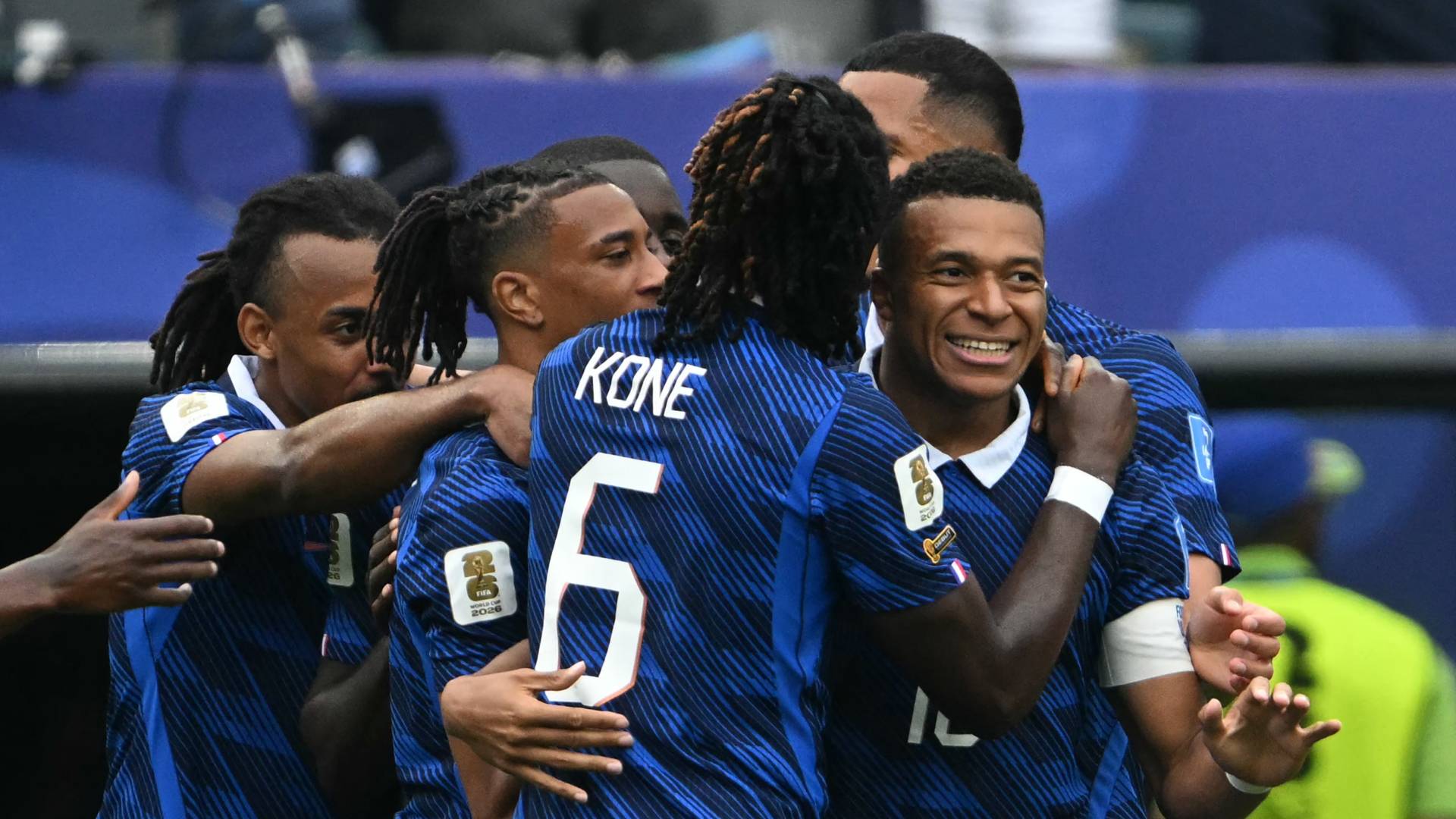 لاعبو منتخب فرنسا خلال فرحة الهدف الأول