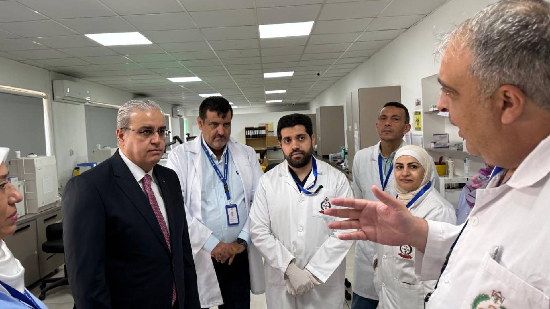 بعد زيارة تفقدية مفاجئة.. وزير الصحة يقرر نقل المختبرات الرئيسية ويأمر بتأمين كافة نواقصها