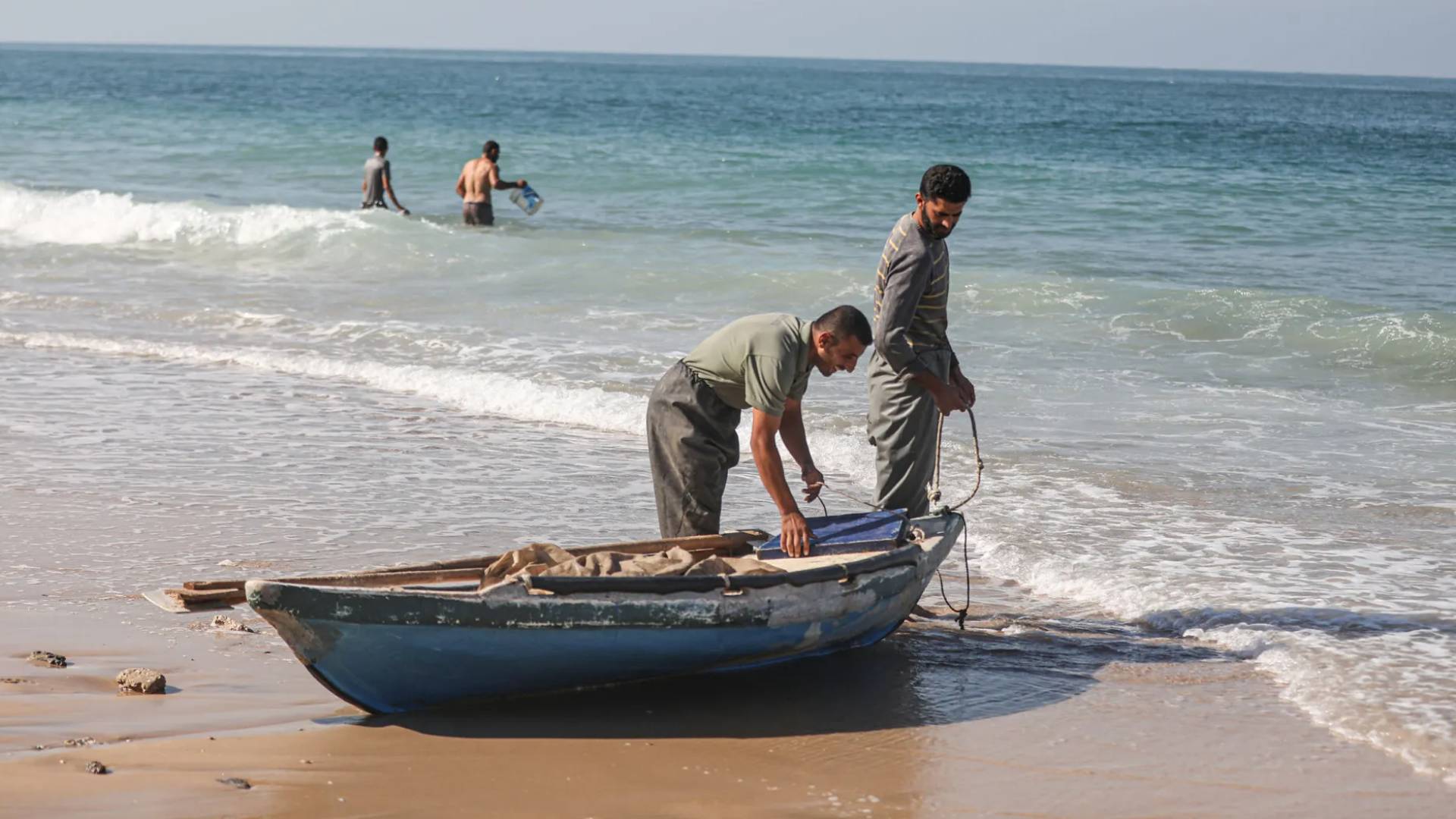صيادين فلسطينيين قبالة ساحل مدينة غزة