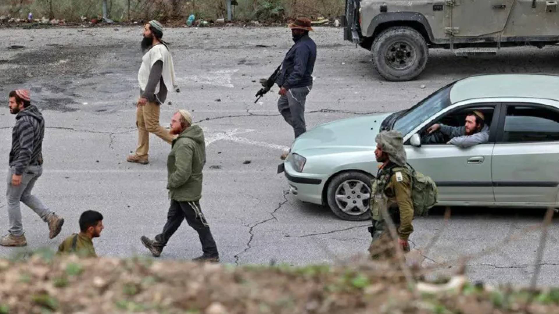 مستوطنون يحملون السلاح في شوارع الضفة الغربية