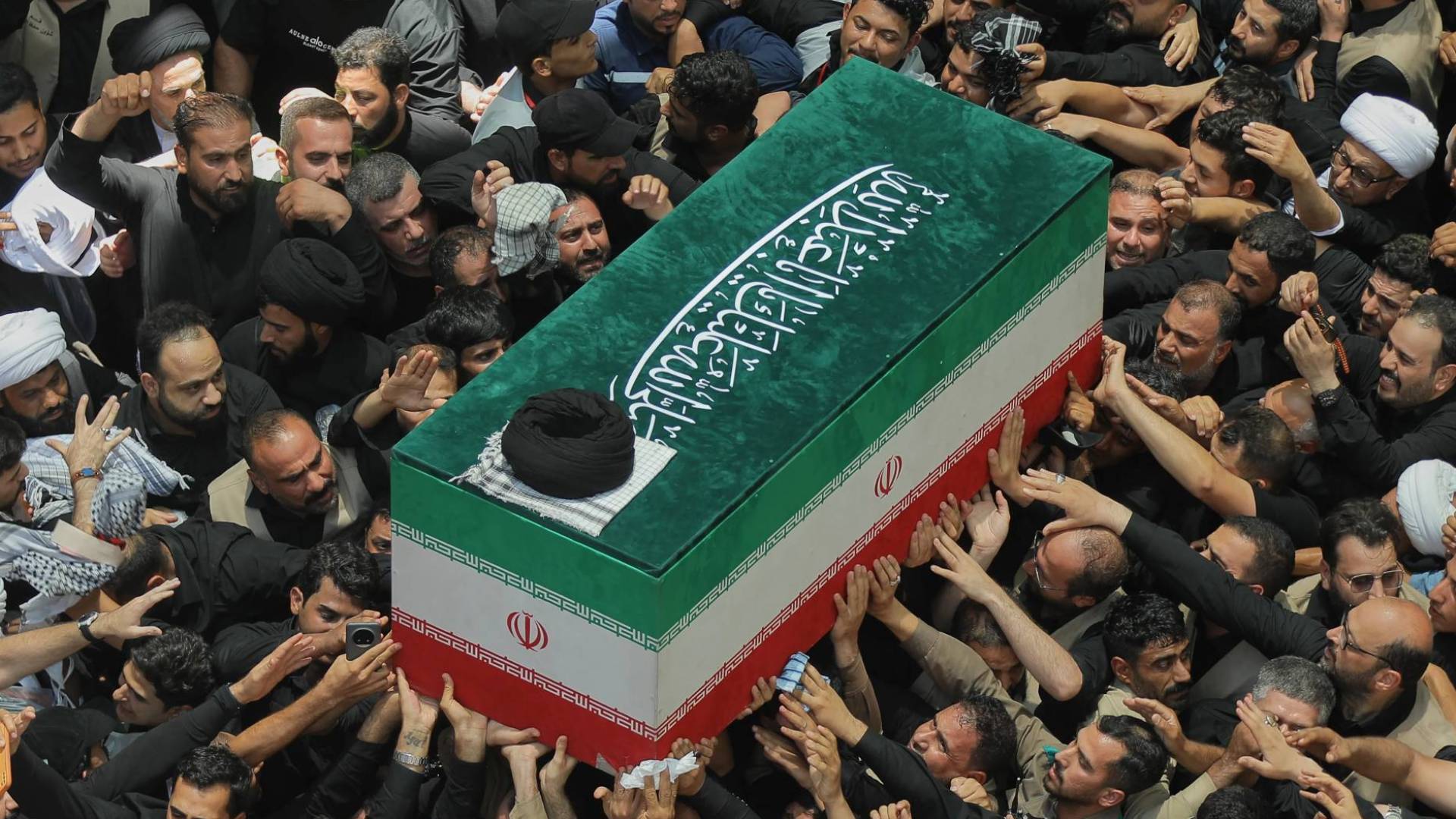 صورة من مراسم تشييع جثمان المرشد الإيراني الراحل علي خامنئي