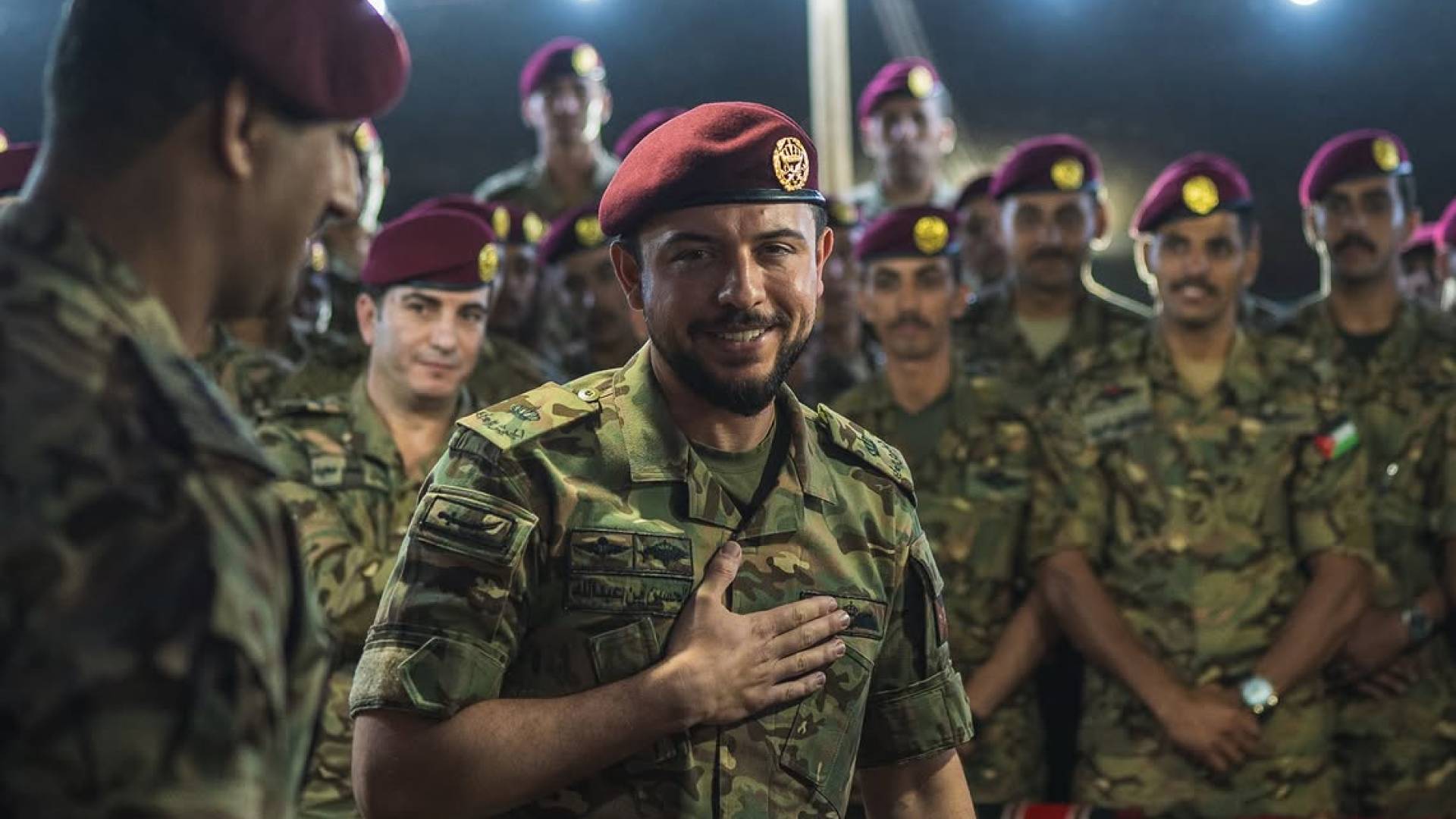 ولي العهد يشيد بالعمليات العسكرية النوعية للكتيبة 101 ويؤكد اعتزازه بزملاء السلاح