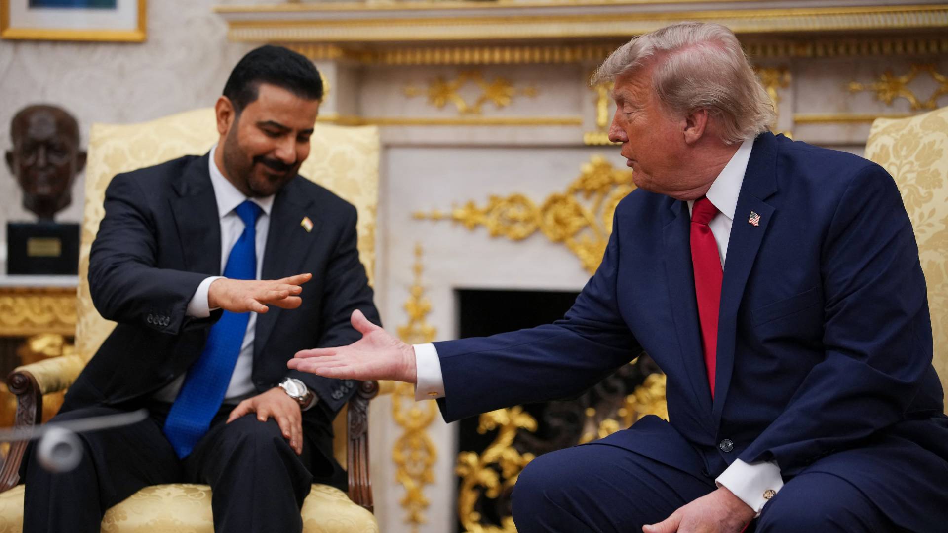 الرئيس الامريكي دونالد ترمب ورئيس وزراء العراق علي الزيدي