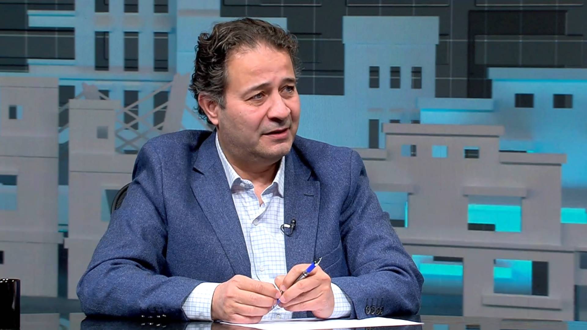 استاذ النظرية السياسية محمد أبو رمان