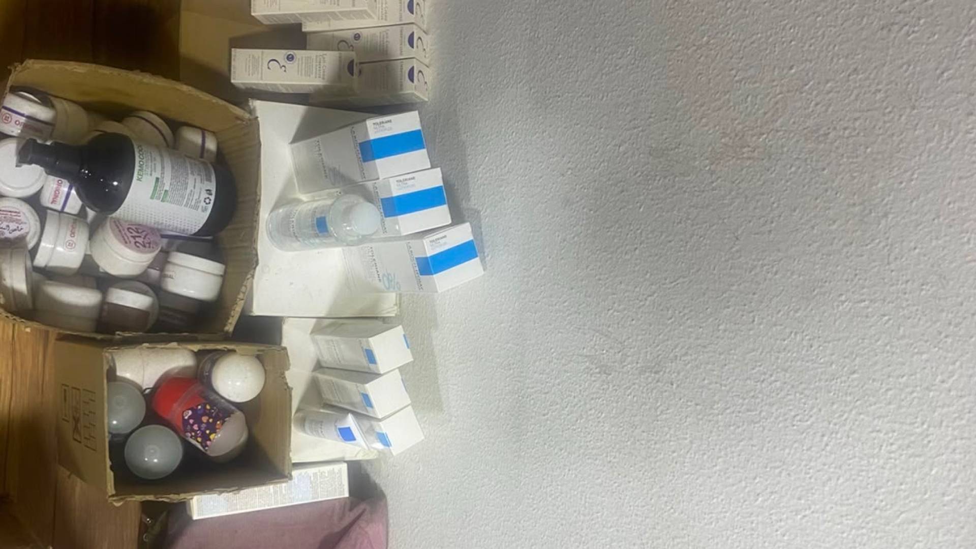 الغذاء والدواء: ضبط مصادر توريد مستحضرات تجميل مقلدة وغير مجازة تسوق عبر منصات التواصل الاجتماعي