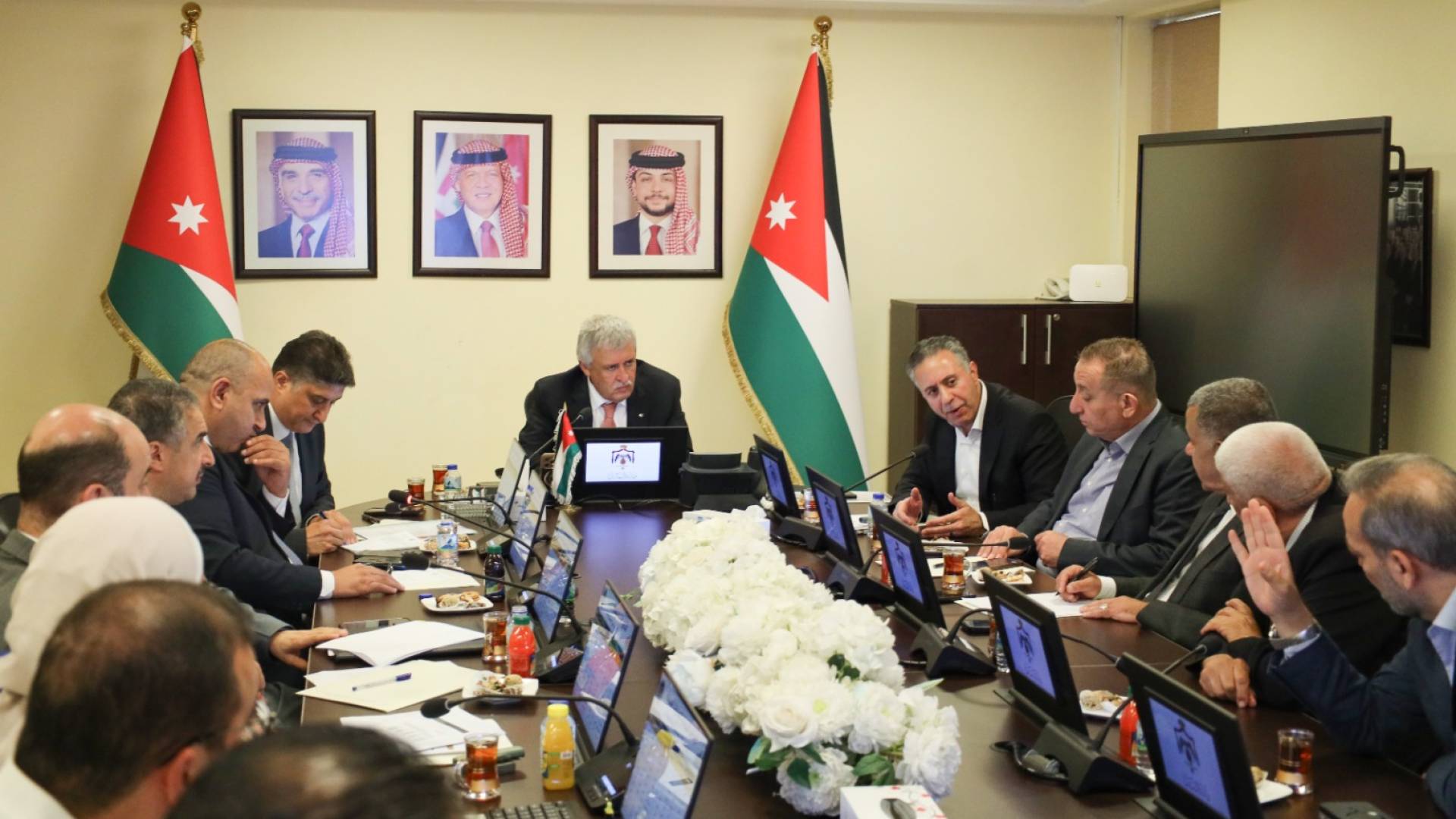 وزراء النقل والصناعة والزراعة يبحثون تعزيز أسطول "البرادات الأردنية"