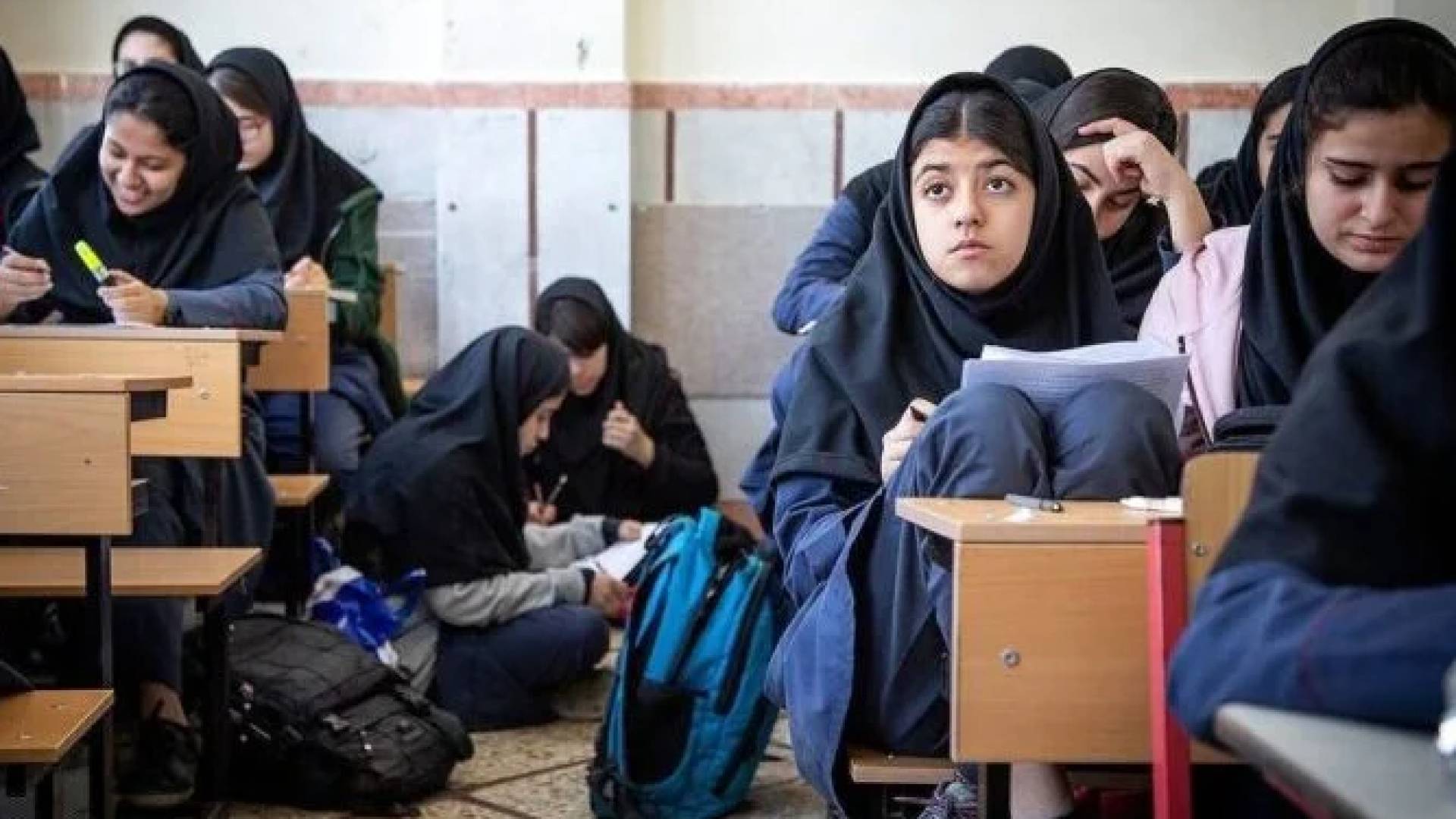 طالبات في إيران