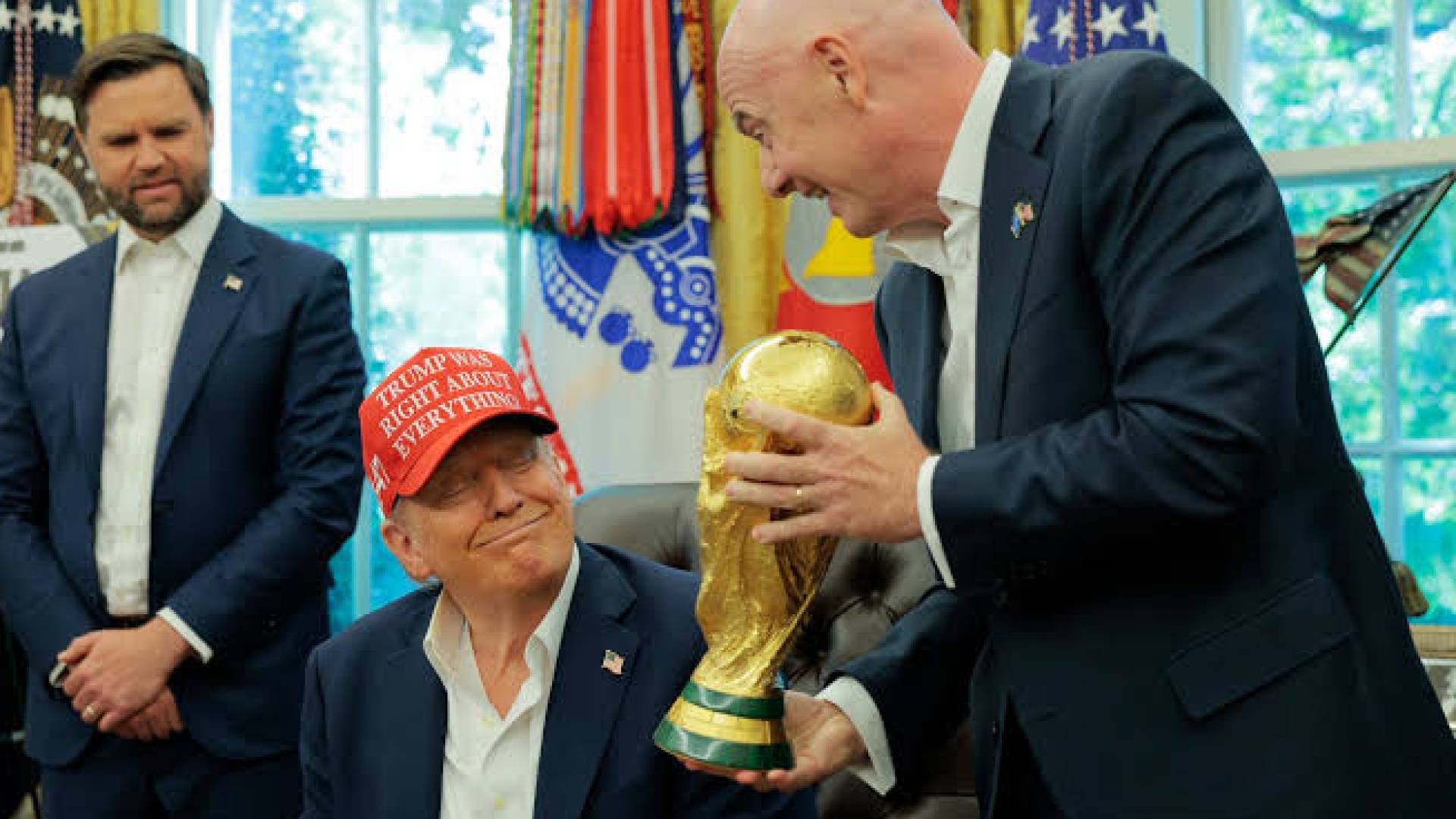 الرئيس الأمريكي دونالد ترمب و جياني إنفانتينو رئيس الاتحاد الدولي لكرة القدم