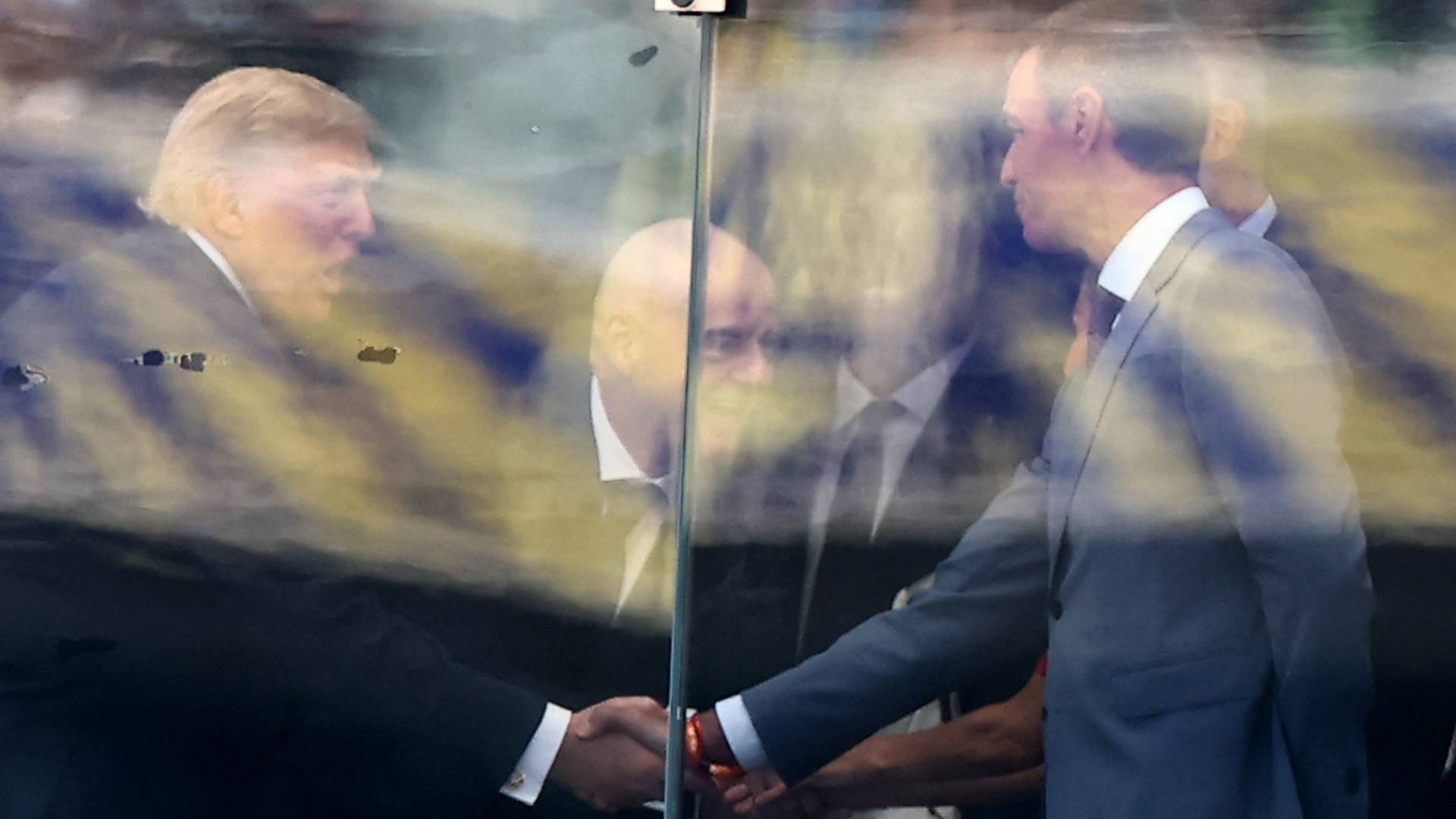 الرئيس الأمريكي دونالد ترمب ورئيس وزراء إسبانيا بيدرو سانشيز