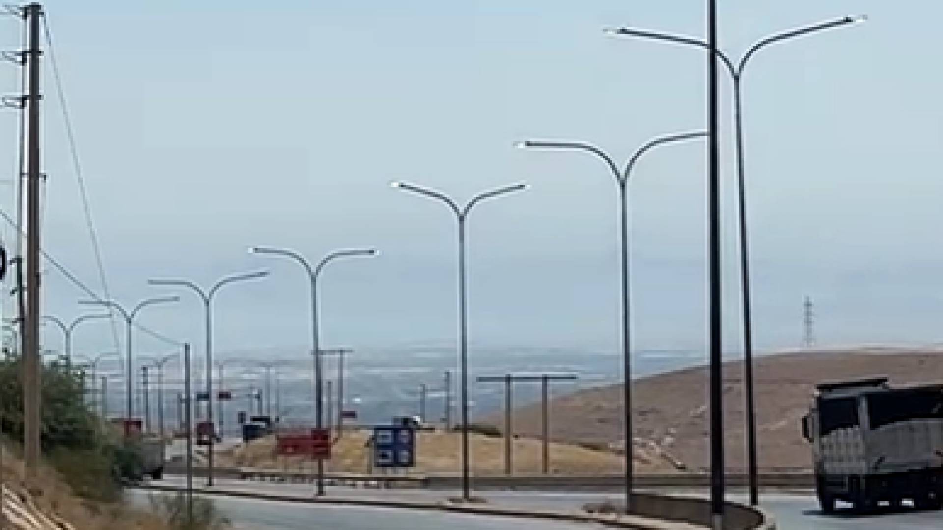 تشغيل إنارة طريق البحر الميت